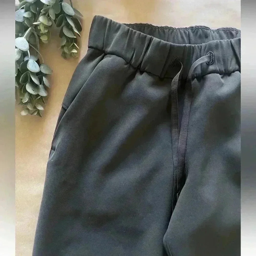 Lululemon On The Fly Pant 28" Olive
Size 2 - Picture 3 of 12